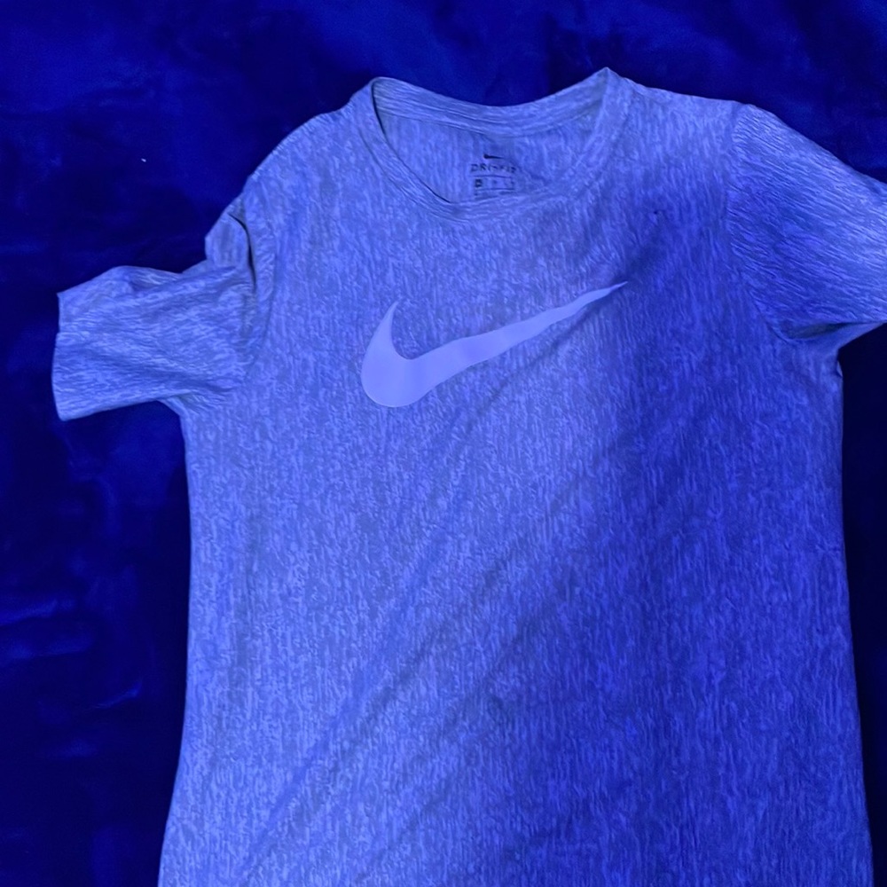 Boys extra-large gray Nike shirt